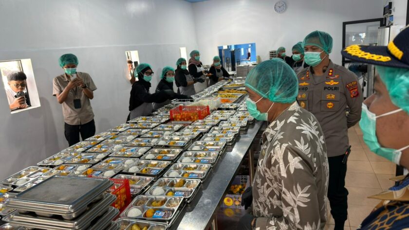 pengawasan kebersihan ruang penyajian