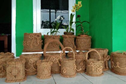 Berbagai produk kerajinan dari serat sabut kelapa yang ramah lingkungan