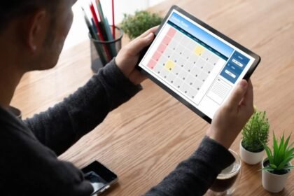 Format data karyawan dalam bentuk tabel