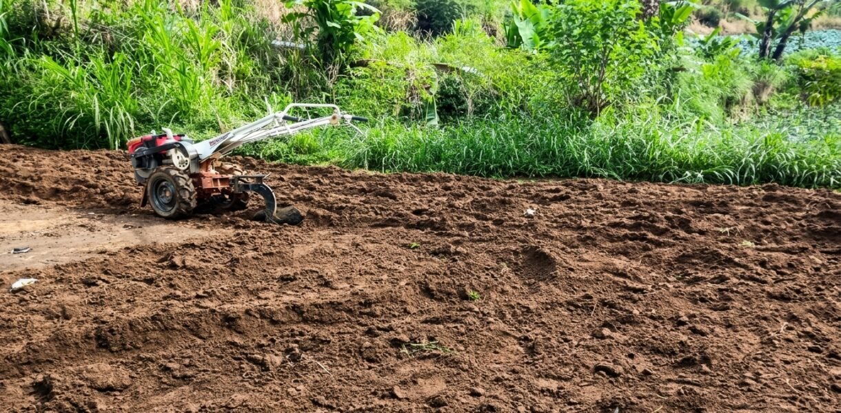 persiapan lahan untuk musim tanam