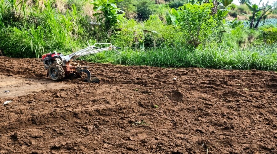 persiapan lahan untuk musim tanam