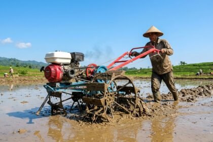 mengatasi traktor selip di sawah